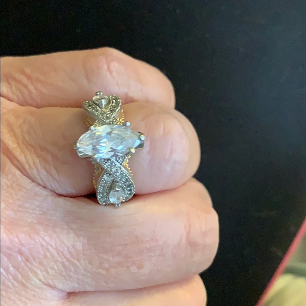 Size 7. Two tone ring.